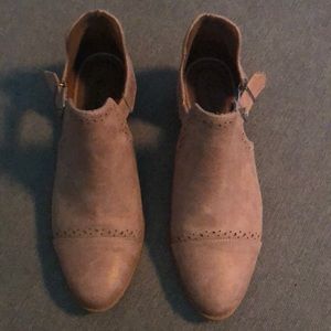 Qupid size 8.5, bootie-sandals